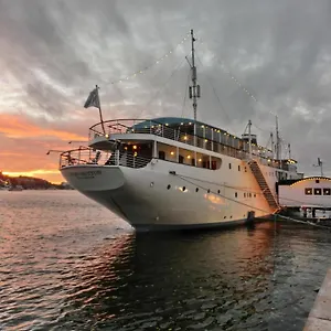 Botel Maelardrottningen Yacht, Stockholm